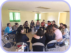 imagen del equipo de centro de psicologia loica realizando talleres y cursos a publico